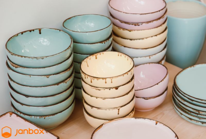 Ceramics-are-cool-things-to-buy-in-Japan