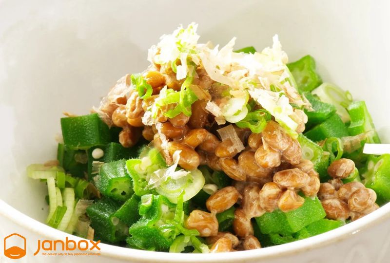 Natto-Nhat-Ban-an-kem-voi-rau-salad